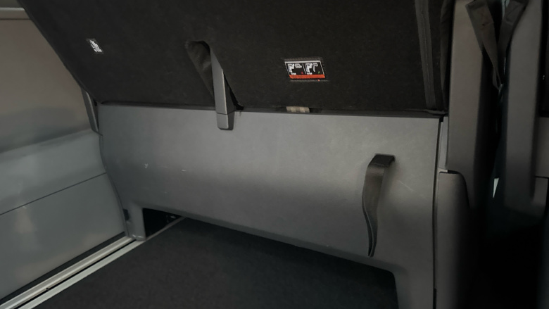 Ford Tourneo Custom 320 L2 Diesel Fwd 2.0 EcoBlue 136ps H1 Zetec 8 seater Auto